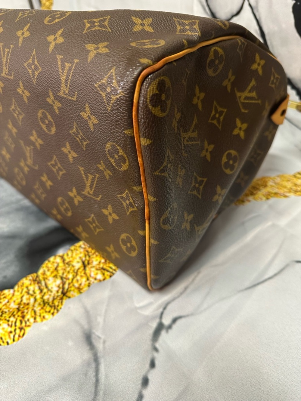 Louis Vuitton Speedy 40 Brown Monogram Canvas Handbag with Bow Charm - Picture 5 of 9